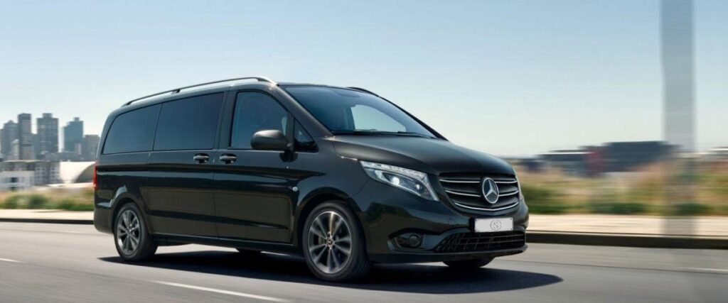 Flughafen-Wien-Transport-Limousine-Geschäftsreise-VIP-Taxi-Vienna-Airport-Transfer-Mercedes-Vito-Van